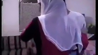 Tante Arabe Se Fait Baiser Par Un Mec Dans Une Vidéo Hd