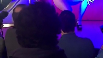 Praznovanje Javnega Užitka: Vroča Zbirka Videov