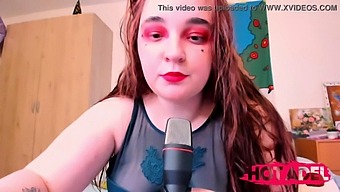 Rdečelasa Najstnica Se Prepušča Prigrizkom V Slogu Asmr