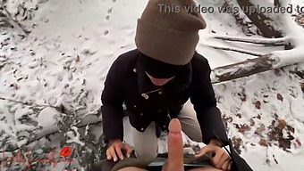 Luna'S Public Snowy Blowjob Almost Gets Exposed In A Park